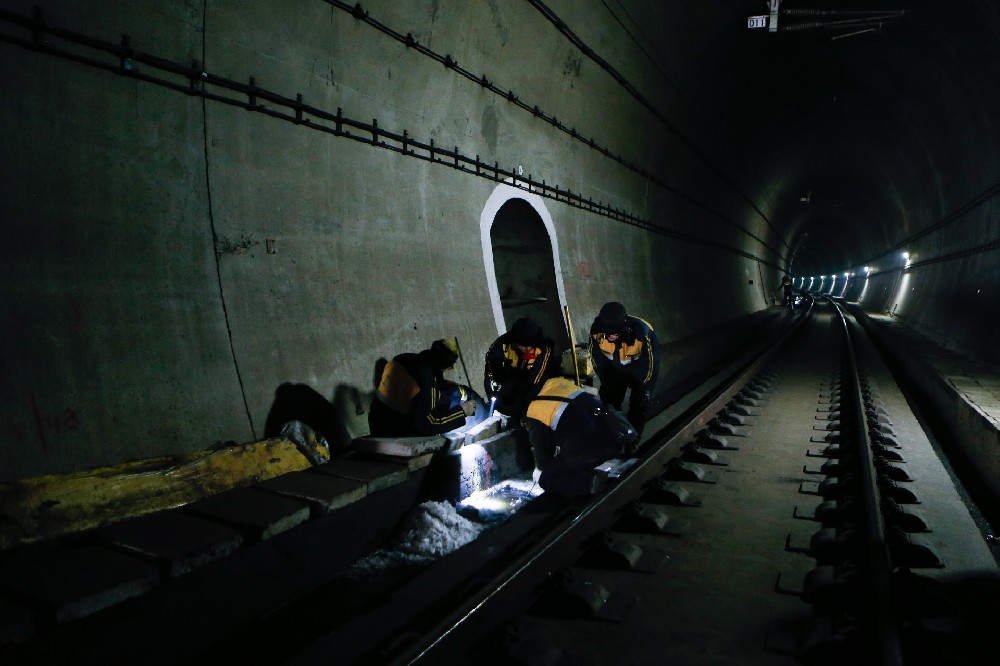 富顺铁路运营隧道病害现状